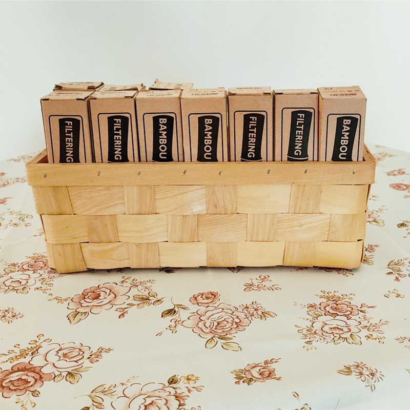 Простые продукты проданы деревянные чип-упаковочные корзины